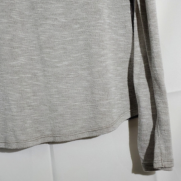 Preloved Women's Rayon/Cotton Blend Button-Up, Made In Canada - Size Medium - Picture 11 of 13